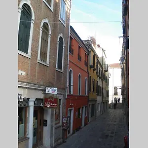 Beautiful House In Appartamento Venezia